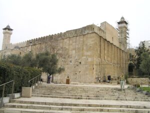 L’Unesco riconosce a sorpresa la Tomba dei Patriarchi “sito palestinese” e Israele si arrabbia