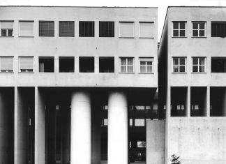 Aldo Rossi, edificio residenziale presso il quartiere Gallaratese 2, Milano, 1969-1974, ©2017 Eredi Aldo Rossi