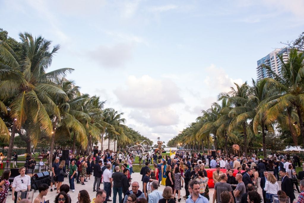 Inaugura Art Basel Miami Beach. Le prime immagini dalla fiera in Florida