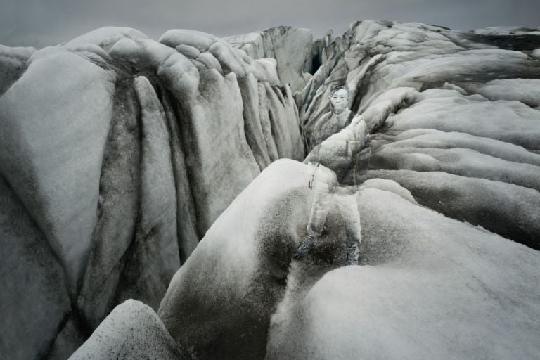 Campagna pubblicitaria Moncler firmata da Liu Bolin e Annie Leibovitz. ©Moncler