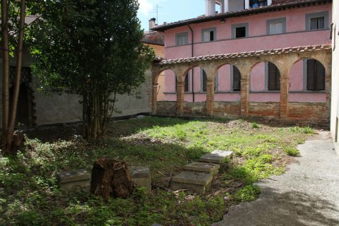 CasermArcheologica, Il cortile interno di Palazzo Muglioni