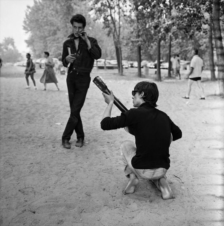 Dancing in the Sand, Ohio, 1958, photo credit Larry Fink