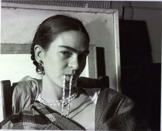 Frida Biting Her Necklace New Workers School. Photo ©Lucienne Bloch
