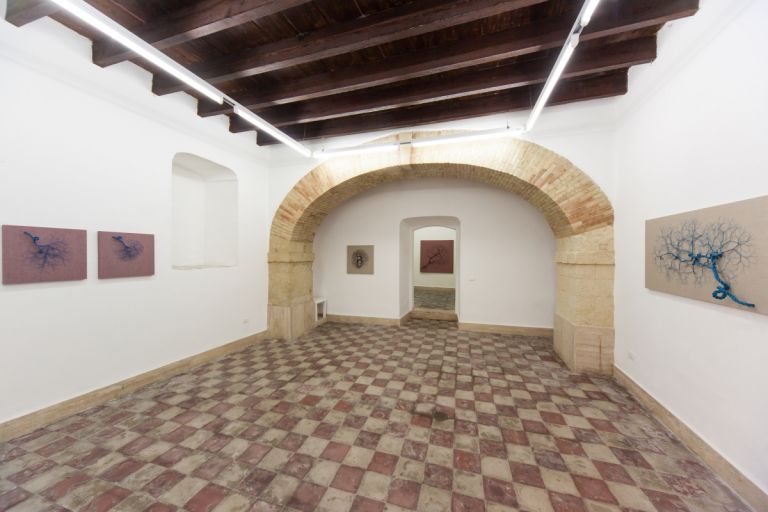 Janaina Mello Landini, Aglomeração, Galleria Macca, Cagliari 2017, photo Cristian Castelnuovo
