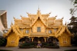 La guesthouse Kitsch buddista per il monumentale Tempio Bianco in Thailandia