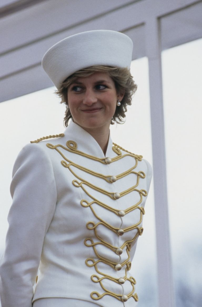 Diana assiste a una parata a Sandhurst, foto George De Keerle Hulton