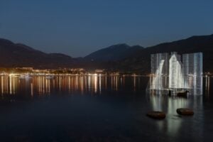 La vela fantasma di Edoardo Tresoldi sul mare di Sapri sonorizzata da Iosonouncane. Ecco le foto