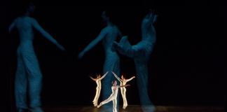 Lucinda Childs, Dance, Biennale Danza 2017, Teatro alle Tese dell'Arsenale, Venezia, photo Andrea Avezzù