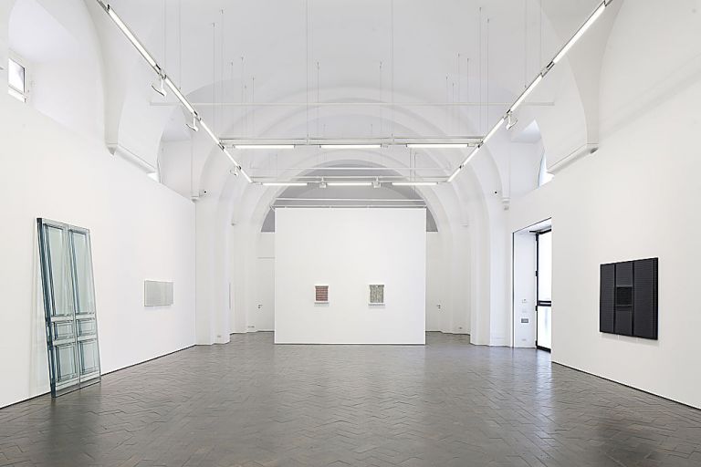 Rachel Witheread. Sculture e disegni, exhibition view at Galleria Lorcan O'Neill, Roma 2017, photo Henrik Blomqvist, courtesy of Galleria Lorcan O’Neill (1)