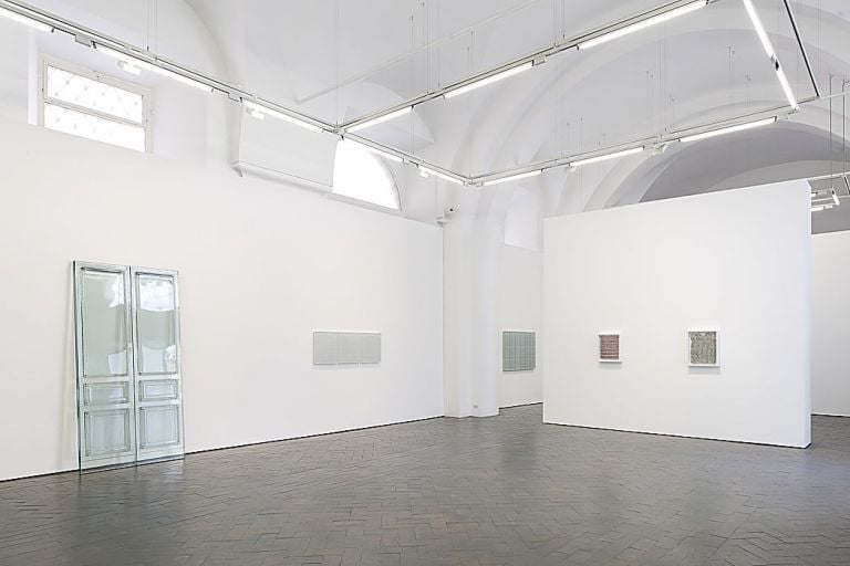 Rachel Witheread. Sculture e disegni, exhibition view at Galleria Lorcan O'Neill, Roma 2017, photo Henrik Blomqvist, courtesy of Galleria Lorcan O’Neill