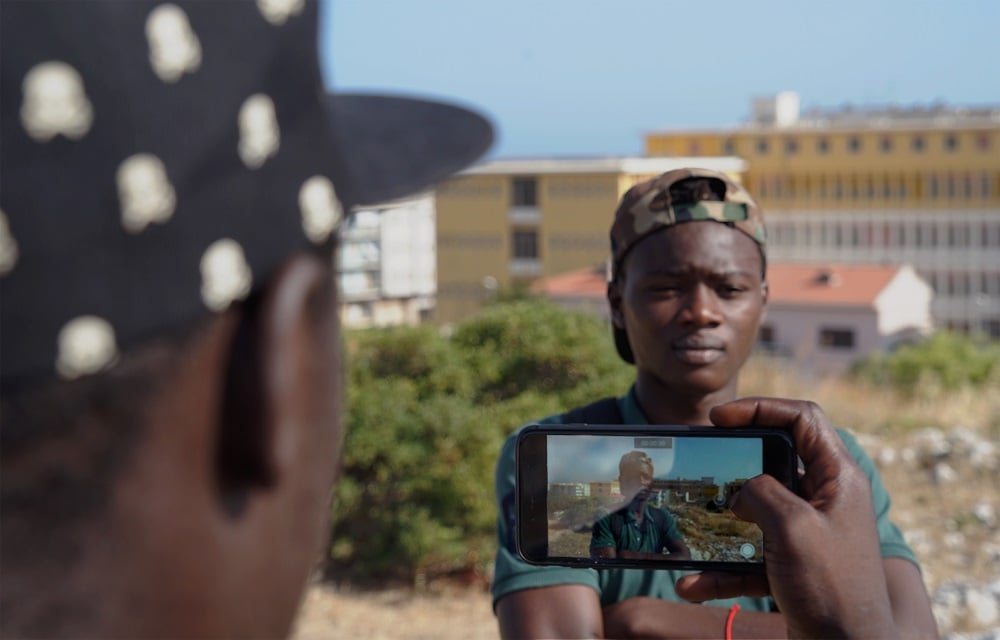 Re-Future: il workshop che insegna ai giovani migranti a raccontarsi con uno smartphone