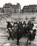 Renzo Piano, Richard Rogers e il loro team in cantiere, 1972. © Studio Piano & Rogers © Fondazione Renzo Piano