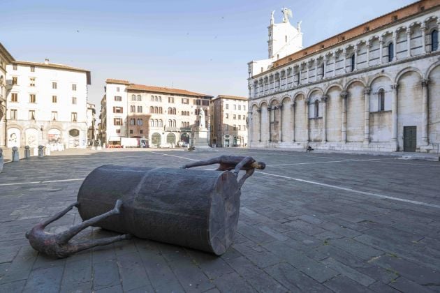 Roberto Barni, Sadovaso maso, Piazza San Milchele, Lucca. Photo Ghilardi