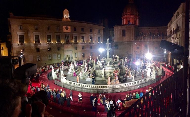 Sfilata di Dolce&Gabbana a Piazza Pretoria, Palermo. Ph. Comune di Palermo