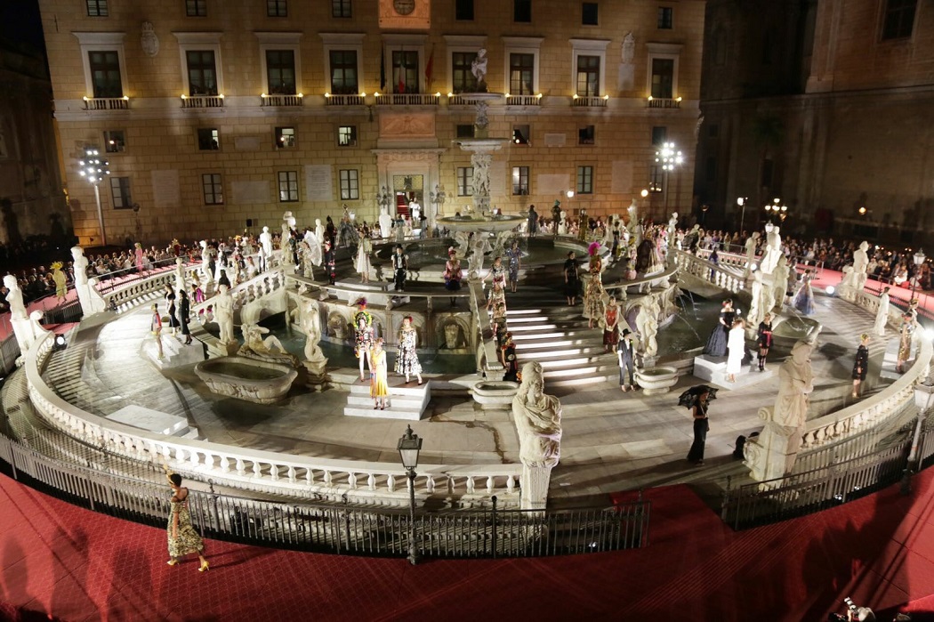 Sfilata di Dolce&Gabbana a Piazza Pretoria, Palermo. Ph. Comune di Palermo