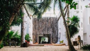 Diventa un art-hotel di lusso l’ex villa del boss Pablo Escobar. Con opere di Haring e Basquiat