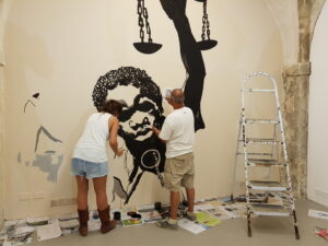 Arte contro l’oppressione. La galleria Laveronica festeggia 10 anni di attività con Emory Douglas