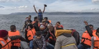 An inflatable boat with Syrian Refugees just arrived safely to Skala Sykamias, Lesvos island, Greece ph. by Wikimedia Commons