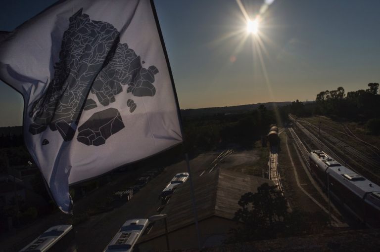 Andreco, Flag. Photo Yacine Benseddik