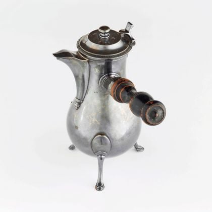 Chocolate pot, France, 19th–early 20th century Silver and wood.Musée Matisse, Nice. Photo © François Fernandez, Nice.