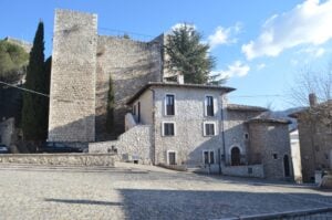 Quindici artisti a Pereto. In Abruzzo nasce la Straperetana