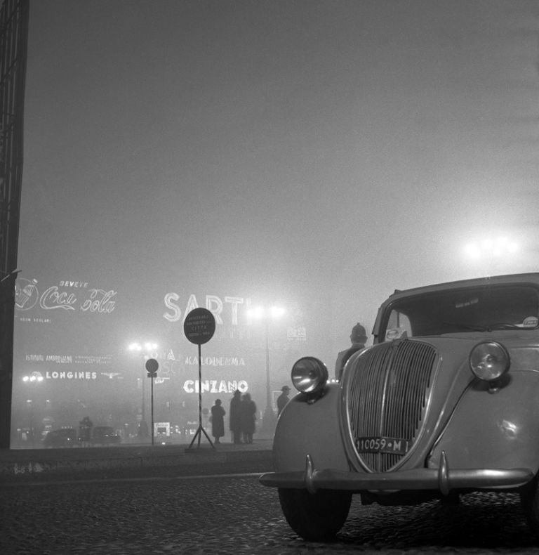 Piazza Duomo, Milano, 1954, Archivi Farabola