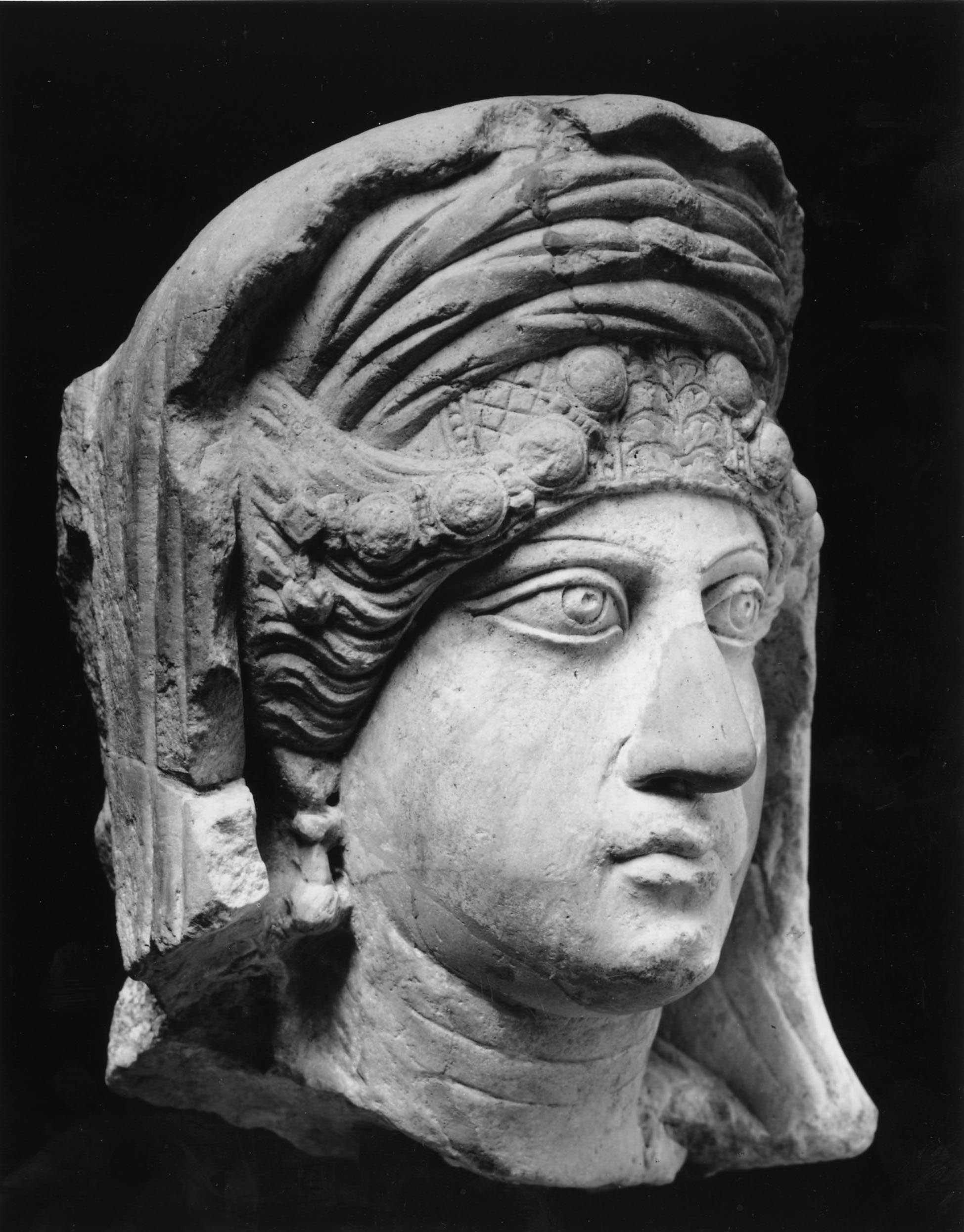 Ritratto femminile da rilievo funerario, seconda metà II inizi III secolo d.C., Civico Museo Archeologico di Milano