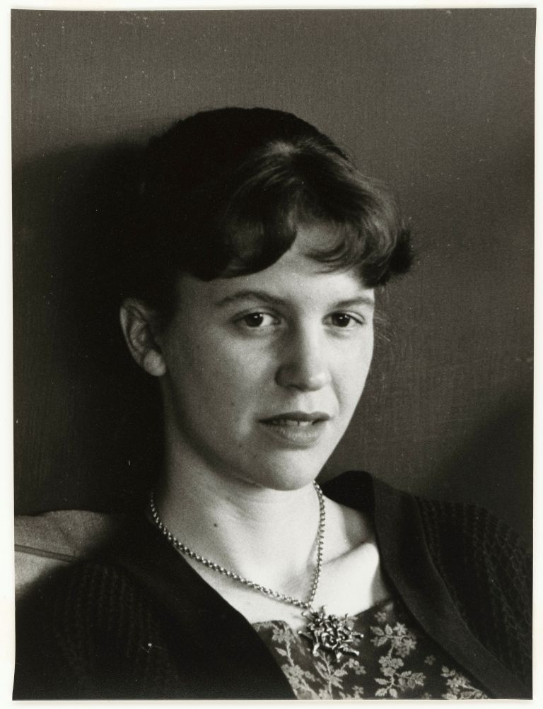 Sylvia Plath 1959. Ph. Rollie McKenna National Portrait Gallery Smithsonian Institution L’arte di morire. Il mito tragico di Sylvia Plath a Washington