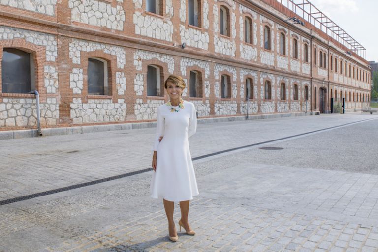 Patrizia Sandretto Re Rebaudengo davanti la NAVE 9 del Matadero Madrid