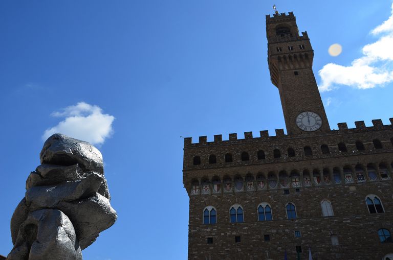 Urs Fischer Firenze Piazza Signoria Biaf Biennale Antiquariato, foto Valentina Silvestrini