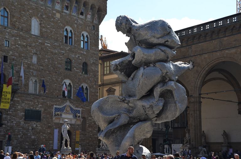 Urs Fischer Firenze Piazza Signoria Biaf Biennale Antiquariato, foto Valentina Silvestrini