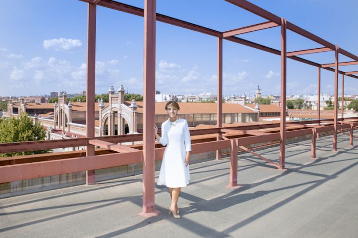 Patrizia Sandretto Re Rebaudengo sul terrazzo della NAVE 9 del Matadero Madrid