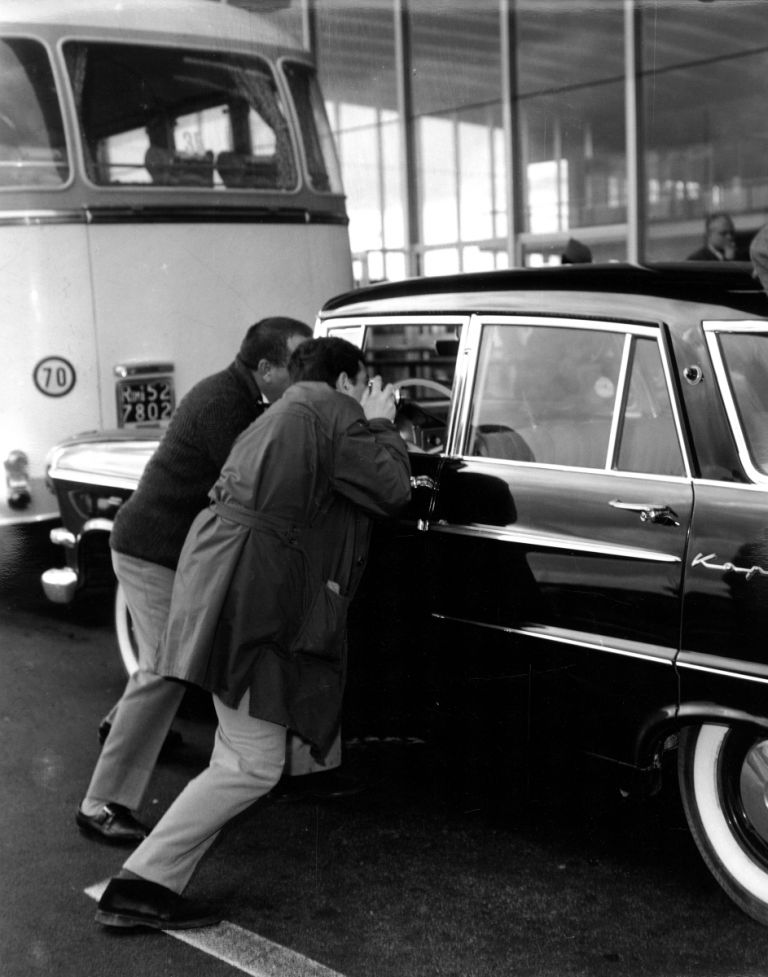 Agenzia Dufoto, Fotografi alla stazione Termini assaltano l'auto di Soraya