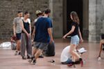 Durante il workshop di Yvonne Rainer, XXI CSAV – Artists Research Laboratory, luglio 2015. Spazio Culturale Antonio Ratti, Ex Chiesa San Francesco, Como. Photo Luca Bianco © Fondazione Antonio Ratti, Como