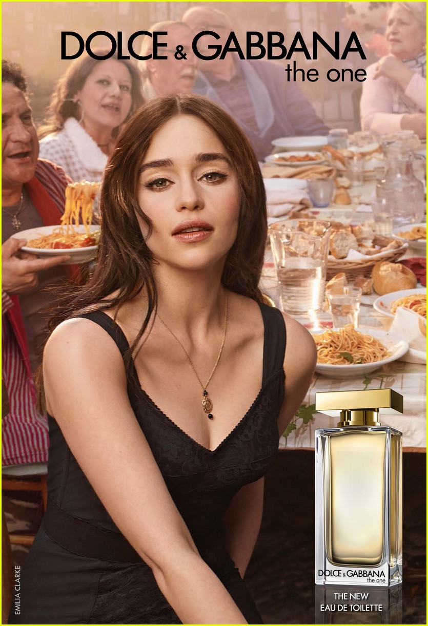 Emilia Clarke protagonista della campagna Dolce e Gabbana per The One