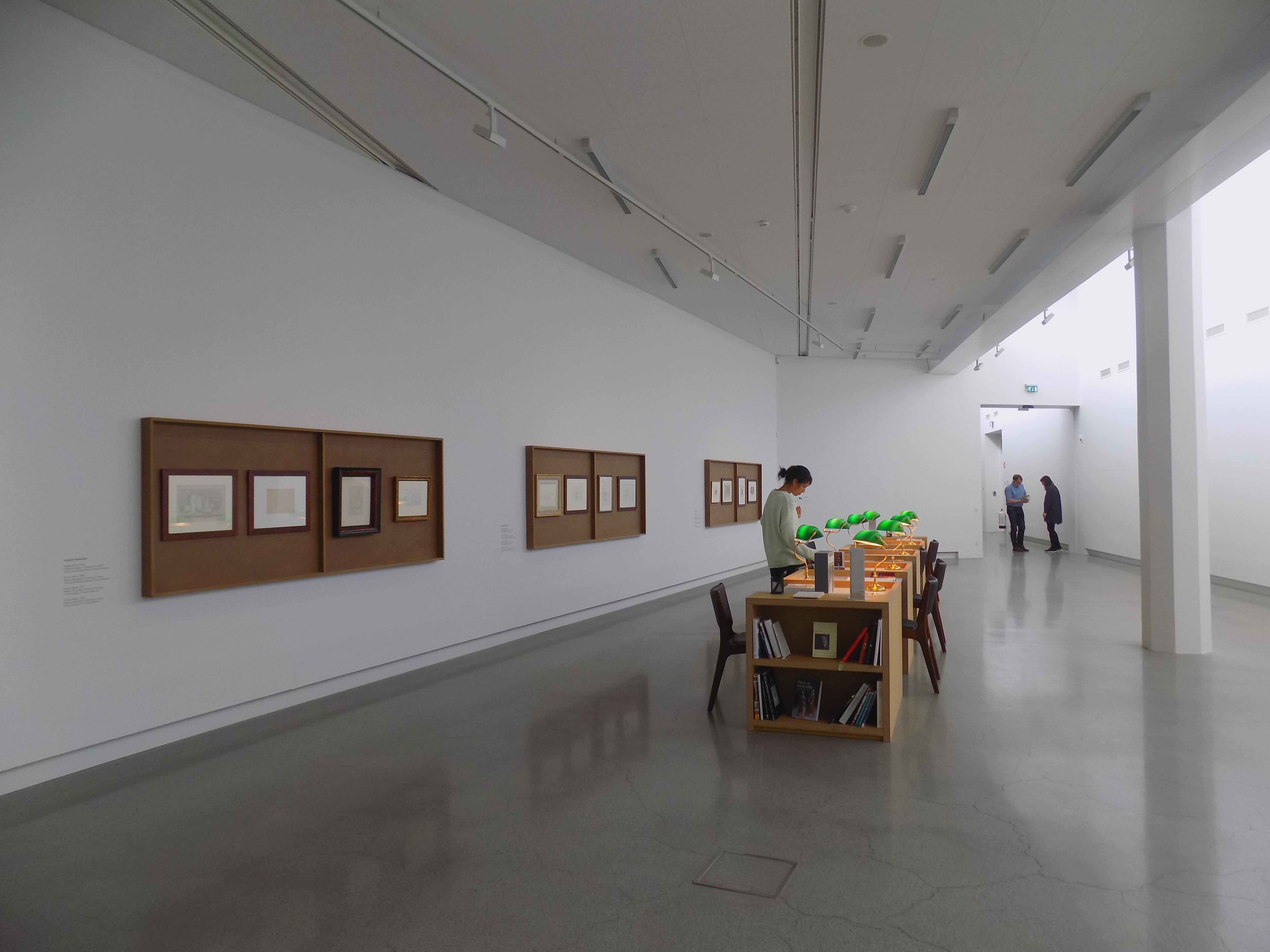 Veduta della mostra Morandi/ Edmund de Waal