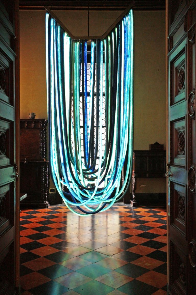 Nacho Carbonell, Blue chandelier, (c) Tatiana Uzlova