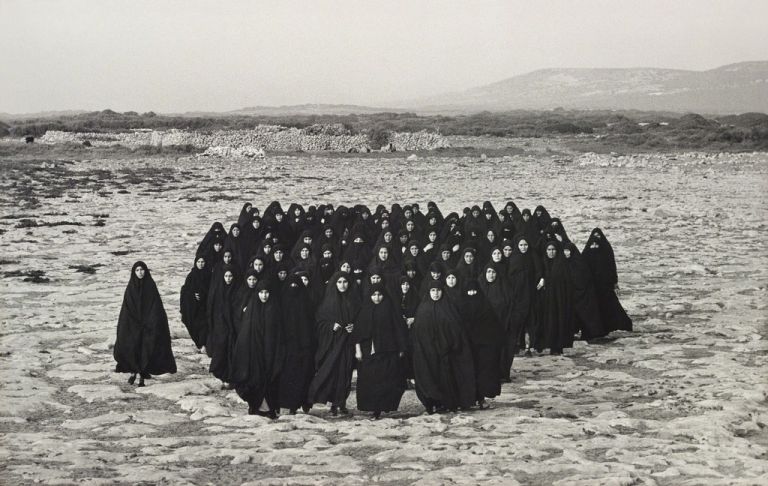 Shirin Neshat, Rapture, 1999