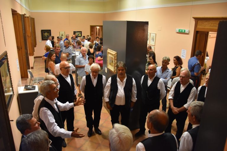 Tutta d'oro e di rosa. Exhibition view at Palazzo Baronale, Teulada 2017. Photo Paolo Austeri Ottaviani