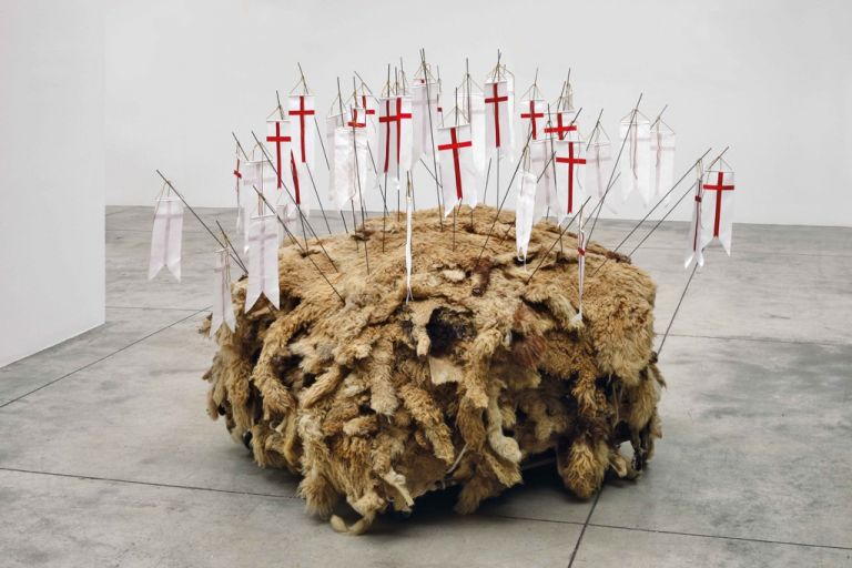 Vettor Pisani, Agnus Dei, 1974 2011. Cardi Gallery, Milano 2017. Photo Bruno Bani. Courtesy Fondazione Morra, Napoli e Cardi Gallery, Milano Londra