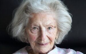 Morta in Olanda Ata Kandó, leggenda della fotografia in bianco e nero. Aveva 103 anni