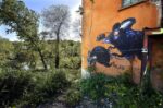 Graffiti nel quartiere Ostiense ph. di Mimmo Frassineti/AG