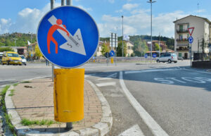 Sei street e poster artist invadono Castellina Scalo in Toscana con le loro opere. Le immagini