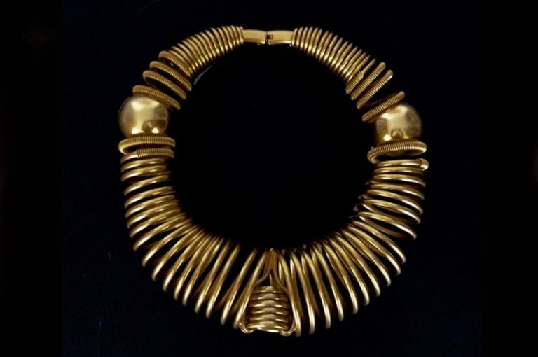 Collana, ottone galvanizzato oro opaco, primavera-estate 1997. Accessori Moda Design Milano