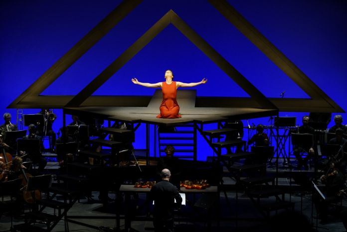 Festival Internazionale di Musica Contemporanea, Venezia 2017. Un momento dell'esecuzione di Inori di Stockhausen. Photo © Andrea Avezzù