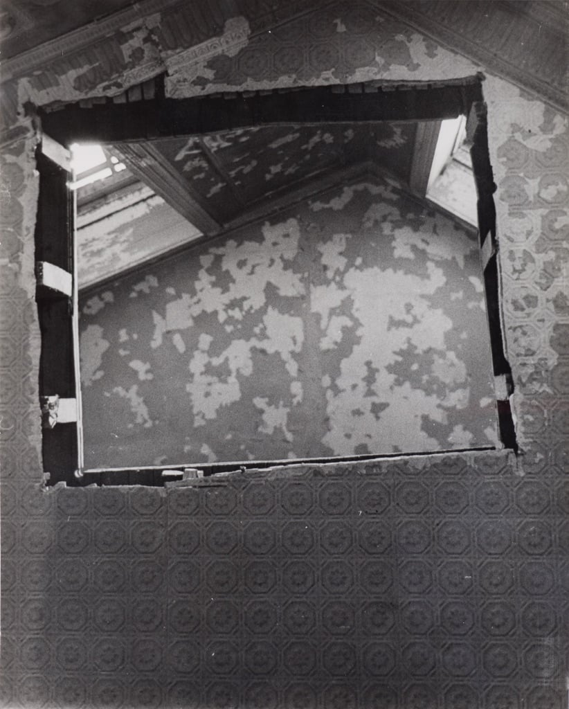 Gordon Matta-Clark, Untitled (Bronx Floors 1),1972. Harold Berg Collection, Barcellona, & the Gordon Matta-Clark Estate. © The Estate of Gordon Matta-Clark. Courtesy of The Estate of Gordon Matta-Clark and David Zwirner, New York-Londra