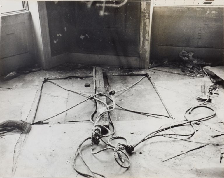 Gordon Matta-Clark, Untitled (Bronx Floors 2),1972. Harold Berg Collection, Barcellona, & the Gordon Matta-Clark Estate. © The Estate of Gordon Matta-Clark. Courtesy of The Estate of Gordon Matta-Clark and David Zwirner, New York-Londra