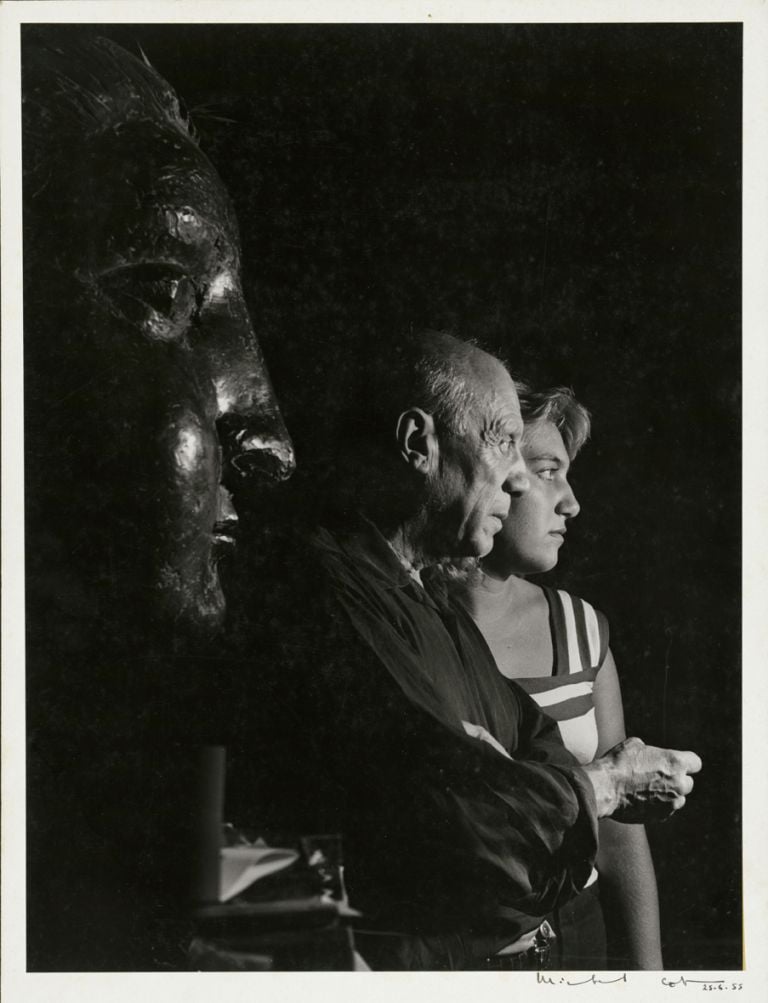 Profiles of Pablo Picasso and his daughter Maya next to the sculpture “Tête de femme (Dora Maar)” on the shooting of “Mystère Picasso” by Henri-Georges Clouzot, studios de la Victorine,Nice, June 1955_ © Succession Picasso 2017 PICASSO ADMINISTRATION 8 rue Volney 75002 Paris © Photo Cot Michel Photo © RMN-Grand Palais (musée national Picasso - Paris) / image RMN-GP