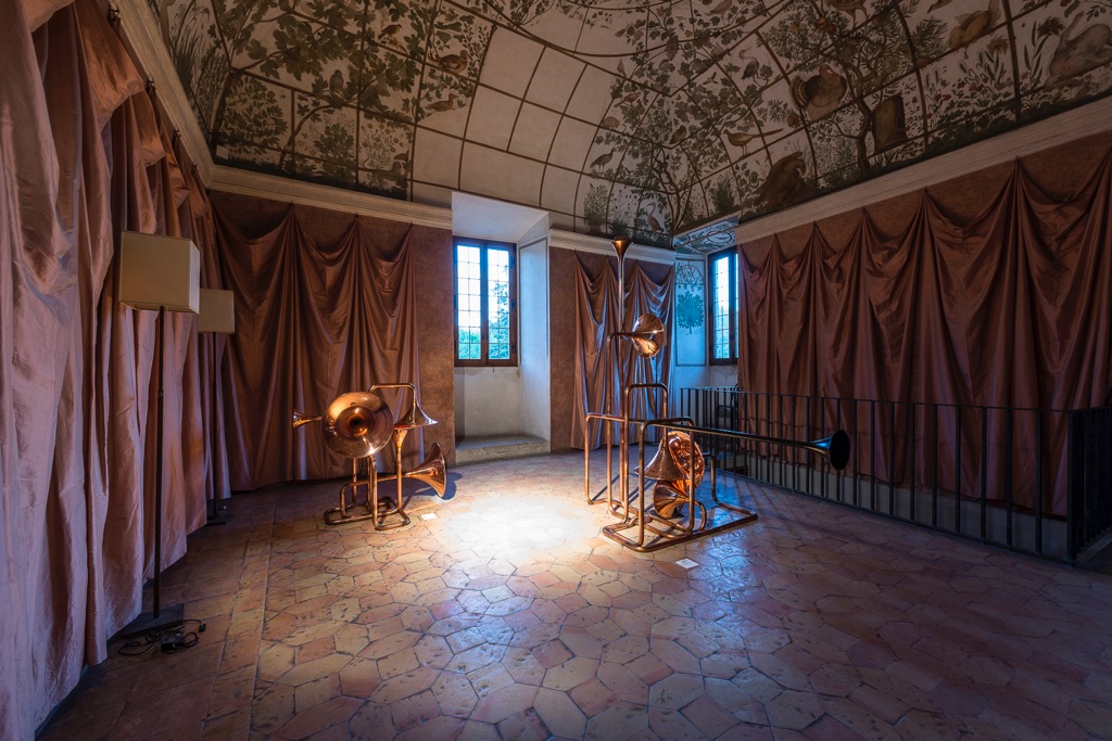 Liaisons/Links. Installation view at Villa Medici, Roma 2017. Alicja Kwade, photo credit Sebastiano Luciano