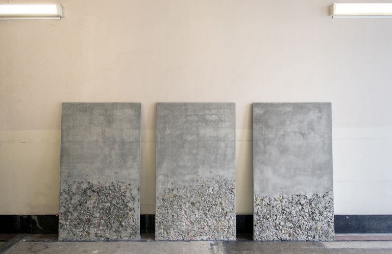 Alessandro Piangiamore, Un petalo viola su un pavimento di cemento, 2015. Courtesy Frédéric de Goldschmidt collection, Brussels, l’artista e Magazzino, Roma